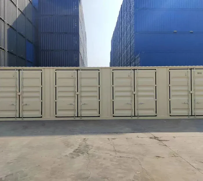 Contentor marítimo novo de 40 pés na cor bege com abertura lateral.